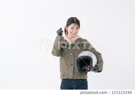 女騎士揮拳 123123240