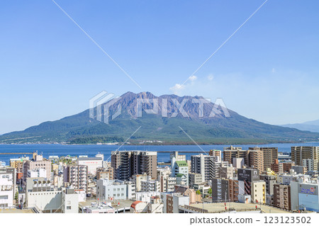 鹿兒島縣鹿兒島市 從鹿兒島市看到的櫻島冒煙 123123502