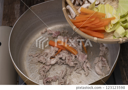 The process of making champon: Put the champon into the bowl The process of making champon: Put the champon into the bowl 123123598