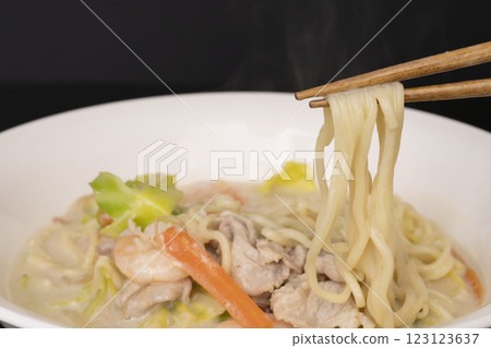 Pick up the champon noodles with chopsticks 123123637
