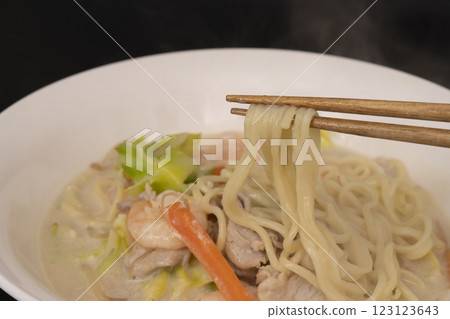 Pick up the champon noodles with chopsticks Pick up the champon noodles with chopsticks 123123643