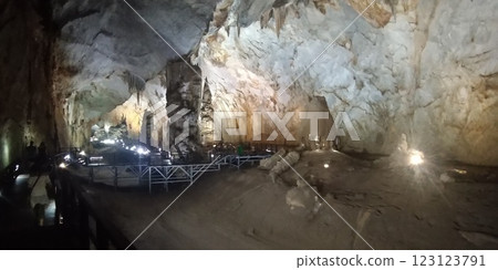 Inside the caves of Trang An, Vietnam 123123791