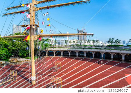 [Tokyo] The mast at Takeshiba Wharf in front of Takeshiba Station 123124027