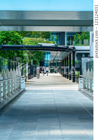 [東京] 連接竹芝車站和竹芝碼頭的步行甲板 123124031