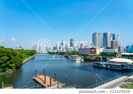 [東京]從竹芝水域看到的隅田川和城市景觀 123124039