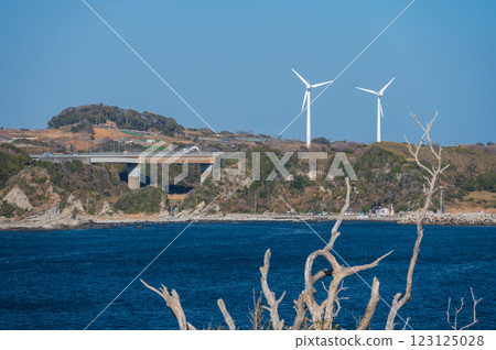 從城之島海之根廣場眺望：宮川風力發電廠的風車 123125028