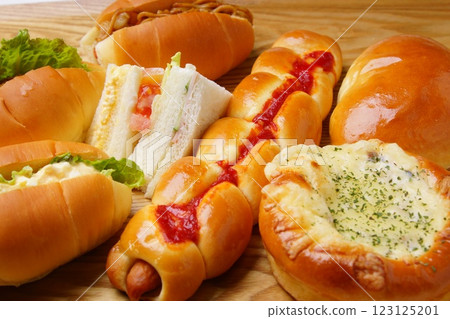 很多預製麵包和熟麵包 123125201