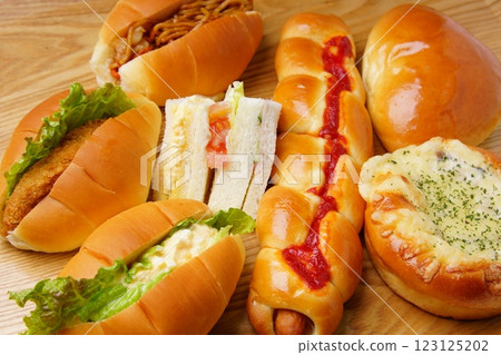 很多預製麵包和熟麵包 很多預製麵包和熟麵包 123125202