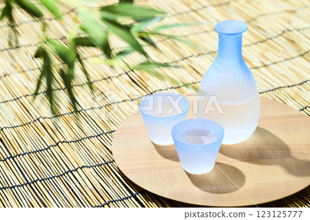 Cold sake to enjoy with a glass sake bottle set Cold sake to enjoy with a glass sake bottle set 123125777