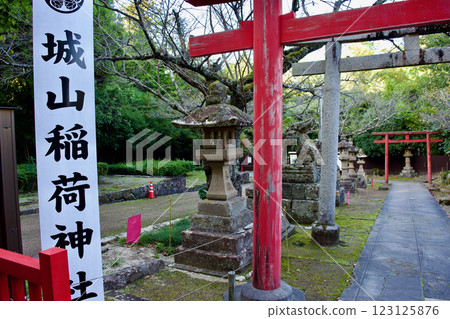 松江城山稻荷神社鬼故事 松江城山稻荷神社鬼故事 123125876