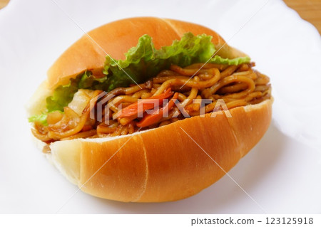 炒麵麵包 123125918