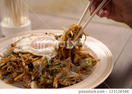 Eat yakisoba Eat yakisoba 123126566
