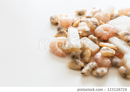 海鮮混合物，冷凍食品，白色背景 123126729