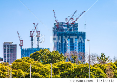 Tokyo cityscape in Japan - View of the Toyomi district and tower apartments under construction (19th) Tokyo cityscape in Japan - View of the Toyomi district and tower apartments under construction (19th) 123128318