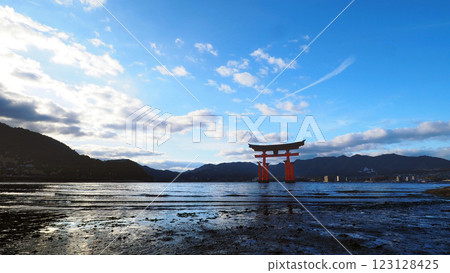 Seto Inland Sea at low tide, World Heritage site Itsukushima Shrine 123128425