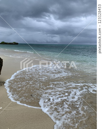 一個安靜的海灘,沒有人 一個安靜的海灘,沒有人 123128453