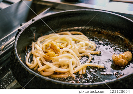 [#Cooking] Fried udon noodles as a finishing touch 123128694