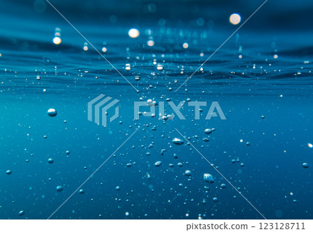清爽的藍色水中冒出氣泡(AI 生成的圖像) 清爽的藍色水中冒出氣泡(AI 生成的圖像) 123128711