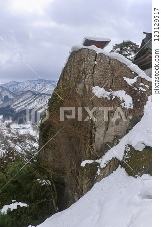 山寺與農教堂的冬天（山形縣山形市） 123129517
