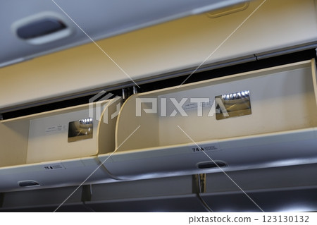 客艙置物櫃 123130132