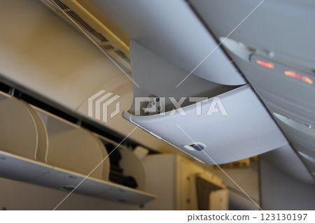 客艙置物箱 123130197