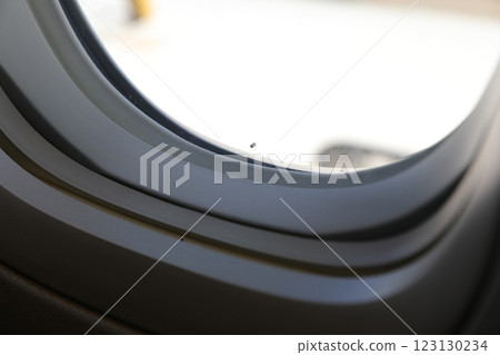 飛機窗戶通氣孔 123130234