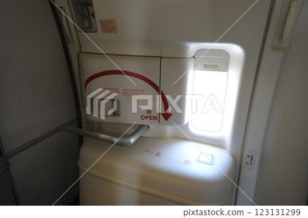 機艙逃生門 123131299