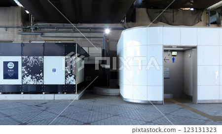 Smoking area and public toilets under the elevated tracks at Kaihin Makuhari Station Smoking area and public toilets under the elevated tracks at Kaihin Makuhari Station 123131323