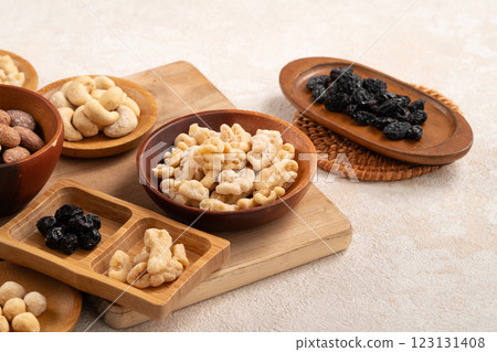 Mixed nuts Almonds Hazelnuts Cashews Walnuts Healthy Dried Fruit Flavored mixed nuts ナッツ 123131408