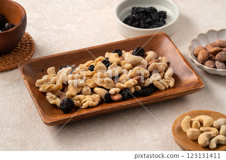 Mixed nuts Almonds Hazelnuts Cashews Walnuts Healthy Dried Fruit Flavored mixed nuts ナッツ Mixed nuts Almonds Hazelnuts Cashews Walnuts Healthy Dried Fruit Flavored mixed nuts ナッツ 123131411