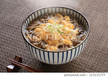 Warm soba noodles with egg (steaming) 123131777