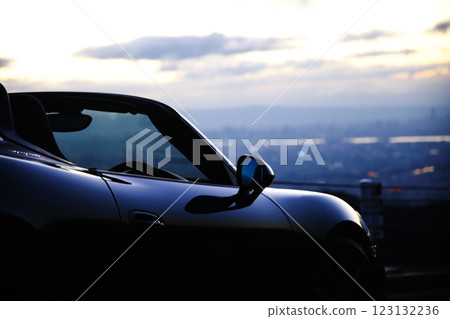 有光澤的黑色敞篷車 有光澤的黑色敞篷車 123132236