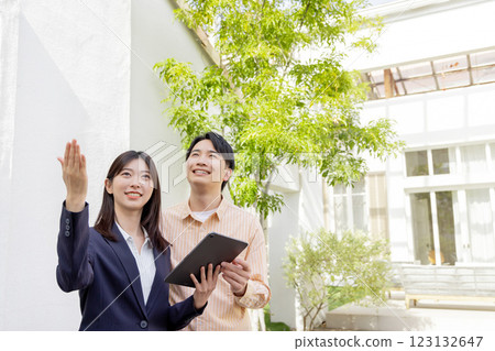 Real estate salesman showing a house (viewing, condominium, apartment, businessman) Real estate salesman showing a house (viewing, condominium, apartment, businessman) 123132647