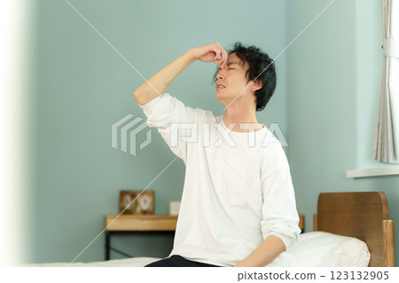 Middle-aged man in poor health 123132905