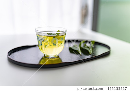 將新茶冷藏 將新茶冷藏 123133217
