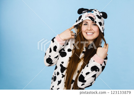 Woman wearing pajamas cartoon smiling 123133879