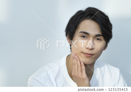 Men's beauty, skin care, image, men in their 20s 123135415