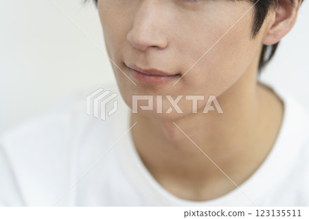 Men's beauty image: The chin and mouth of a man in his 20s who has had his beard and hair removed 123135511