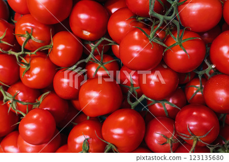 Ripe garden tomatoes ,cherry tomatoes in the store, fresh tomatoes Ripe garden tomatoes ,cherry tomatoes in the store, fresh tomatoes 123135680
