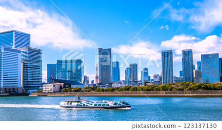 New landscape of Tokyo cityscape in Japan. "Emeraldas", Takeshiba, Hamamatsucho. Tokyo Tower and Azabudai in the background. Shiodome district on the right. New landscape of Tokyo cityscape in Japan. "Emeraldas", Takeshiba, Hamamatsucho. Tokyo Tower and Azabudai in the background. Shiodome district on the right. 123137130