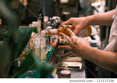 [#Bar] Making a cocktail 123137296