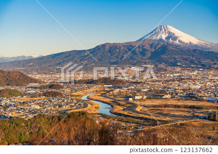 [Shizuoka Prefecture] Mishima cityscape and Mt. Fuji early in the morning 123137662