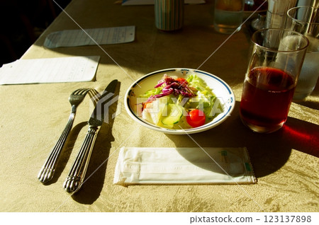 [Cassiopeia Sleeper Express Dining Car] A refreshing breakfast with cranberry juice and salad 123137898