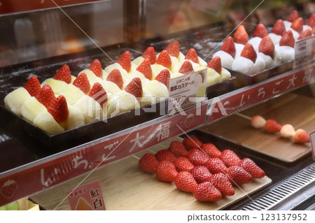 "Strawberry Daifuku" sold at Tokyo Skytree Town "Strawberry Daifuku" sold at Tokyo Skytree Town 123137952