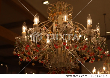Chandelier 123137954