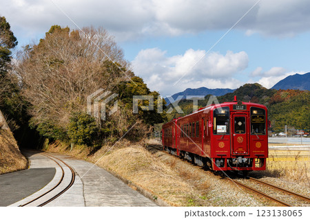 廢棄的湯原線和平成築豐鐵道的“Cotocoto列車” 廢棄的湯原線和平成築豐鐵道的“Cotocoto列車” 123138065