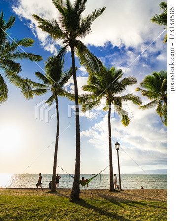 夏威夷：黃昏時的威基基海灘 123138586