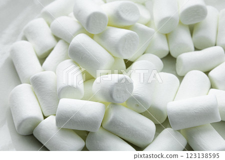 很多甜甜的白色棉花糖 很多甜甜的白色棉花糖 123138595