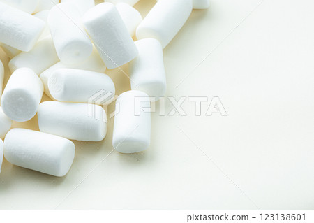 Lots of sweet white marshmallows 123138601
