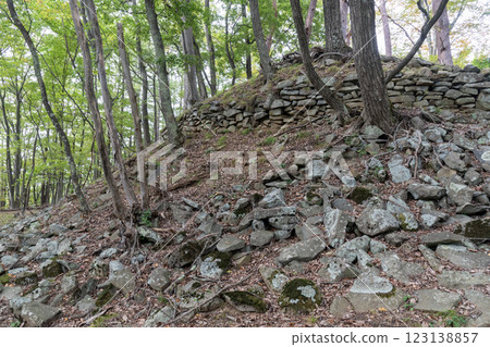 Kirihara Castle: Stone walls surrounding the main enclosure 123138857